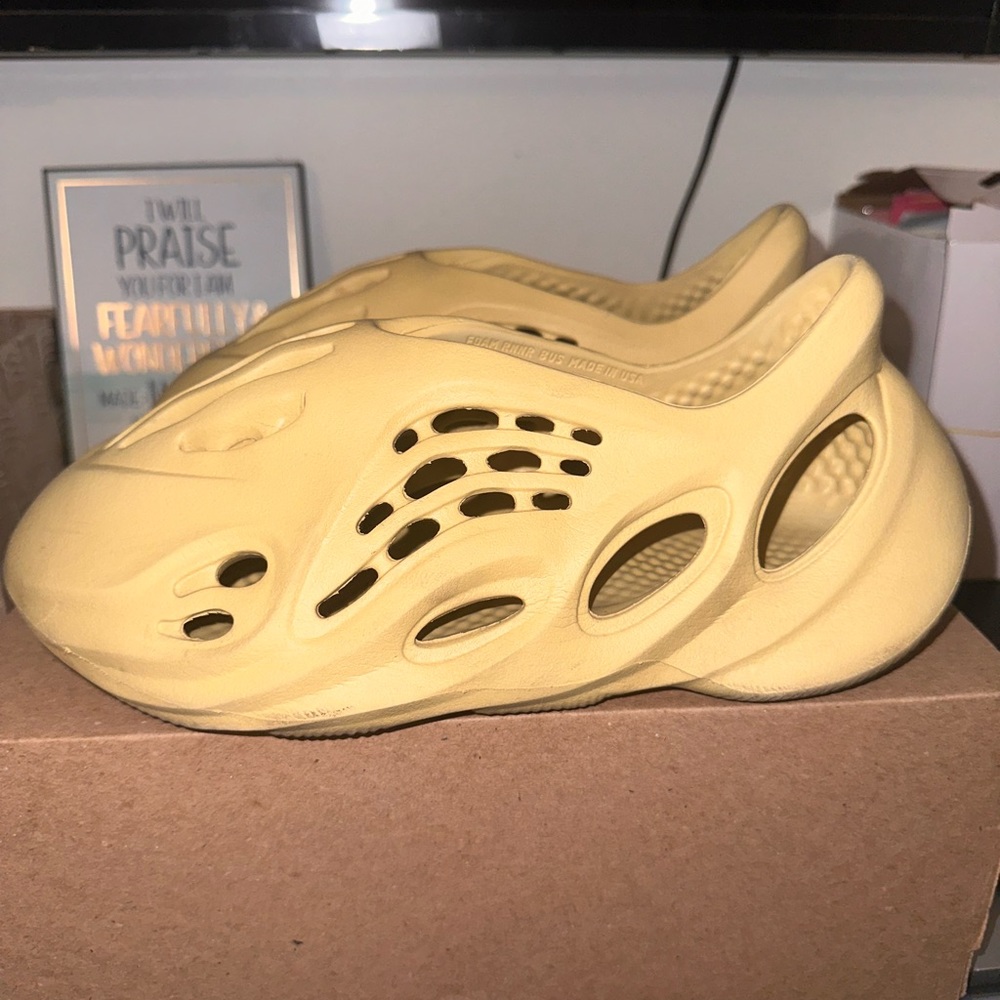 YEEZY FOAM RUNNERS SULFUR